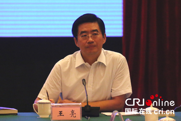 威海市委常委,宣传部长王亮在致辞. 摄影:赵博