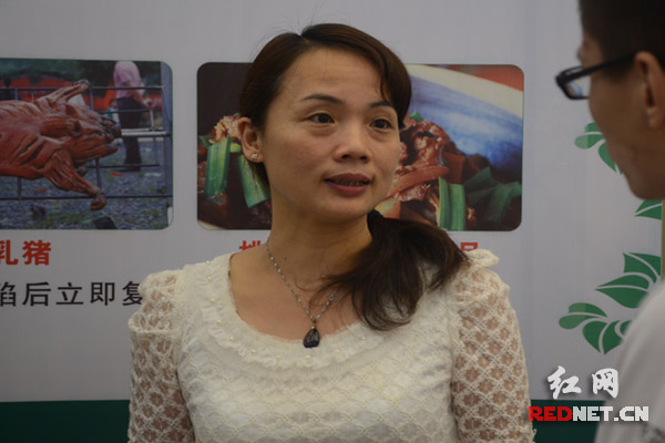 (桃源县委常委,统战部部长郑利红介绍桃源黑猪独具一格的品质特色.