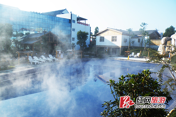 (灰汤紫龙湾温泉酒店 蒋志舟)(光耀密印寺 悲伤的齐祖 摄)(关山秋色