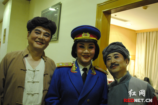 现代湘剧《李贞回乡》精彩上演 名家荟萃献礼观众