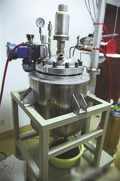 招办主任下岗后自制冰毒 满屋制毒设备惊呆办案民警