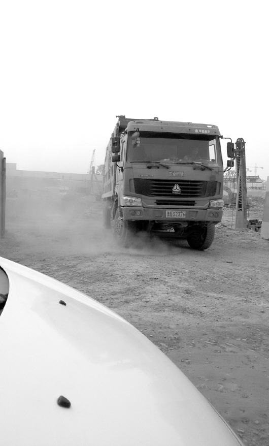 济南查扬尘污染,公安也跟着去了