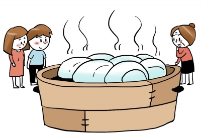 回到自己家,我和妻子说:"这是妈自己蒸的杂面馒头.