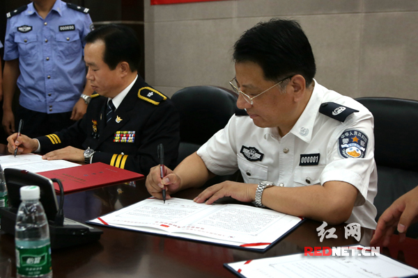 (韩国光州地方警察厅李相鲁二部长出席签署仪式)(湖南省副省长,省公安