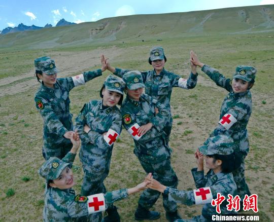 13集团军某红军师医院卫生员黄顺菲:狼性女兵(图)