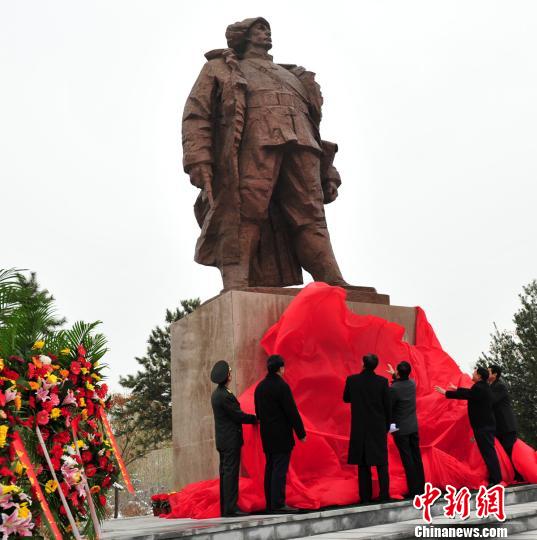 抗日民族英雄孙永勤铜雕在承德揭幕