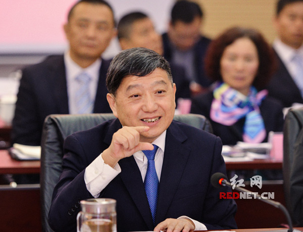 (摄影 王鹰)11月6日,常德市委副书记,市长周德睿调研大湖水殖