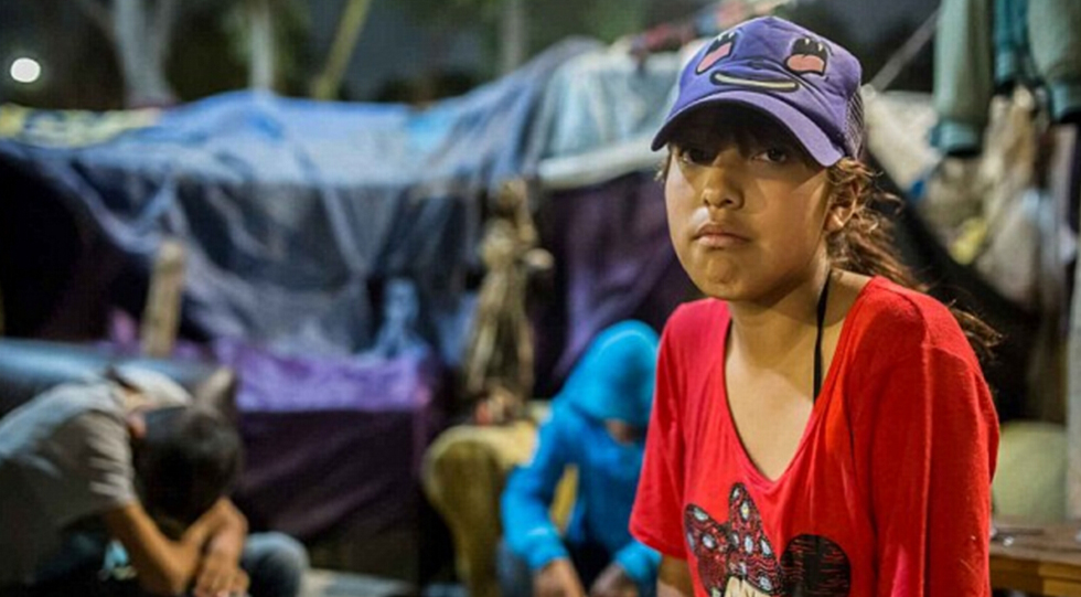 17岁的艾米莉亚(emilia)13岁遭到继父强奸怀孕,逃家后流落墨西哥街头.