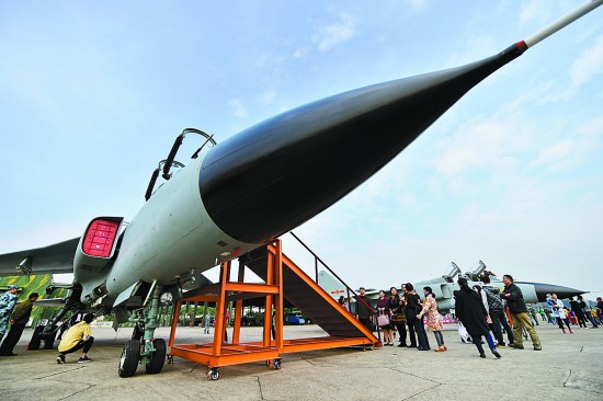 中国人民解放军空军成立66周年纪念日,空军驻杭某部在杭州笕桥机场