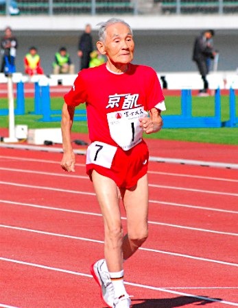 中新网11月13日电 据日媒报道,日本京都市105岁的老人宮崎秀吉,不久前