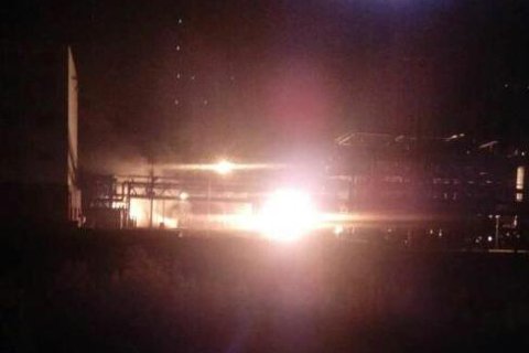 抚顺化工厂爆炸 抚顺一化工厂爆炸起火。网友供图