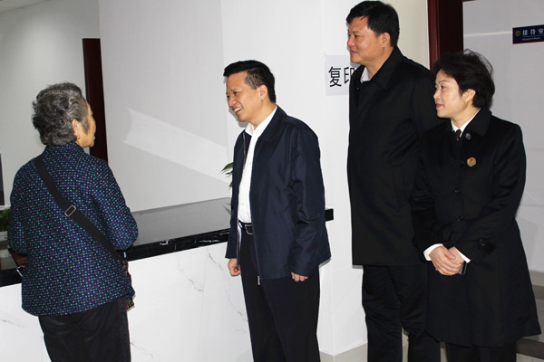 长沙市副市长唐向阳莅临麓山公证处指导工作