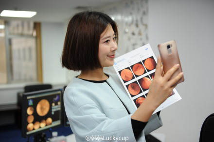 美女编辑晒胃照走红 网友:胃好颜值就好