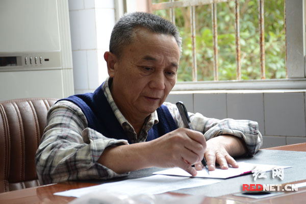 40多年来,浏阳市骨伤科医院主任医师江林扎根山区,精研医术,救死扶伤