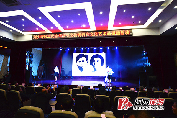 刘爱琴等元勋后代走进少奇故里 2.8米何宝珍铜像亮相