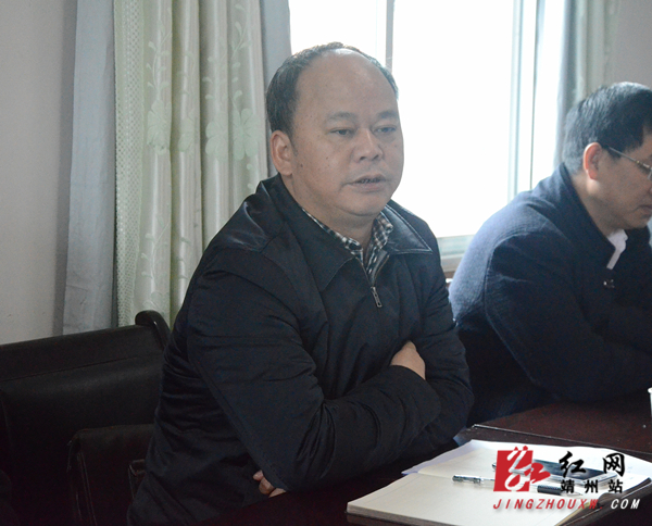 何嫘 /摄怀化市委常委,市委秘书长谢宏有来靖下访解民忧. 何嫘/摄