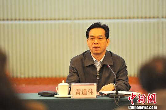 图为广西壮族自治区党委常委,宣传部部长黄道伟在广西文化名家暨"四个