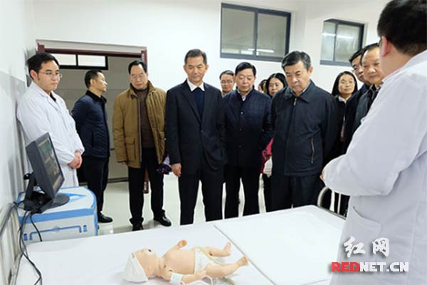 全国人大常委会法工委主任李适时考察长沙医学院