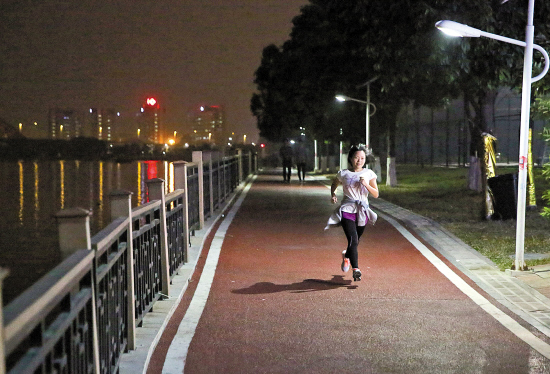 东莞的细心市民会发现,近日在朋友圈中,越来越多人开始晒夜跑路线图了
