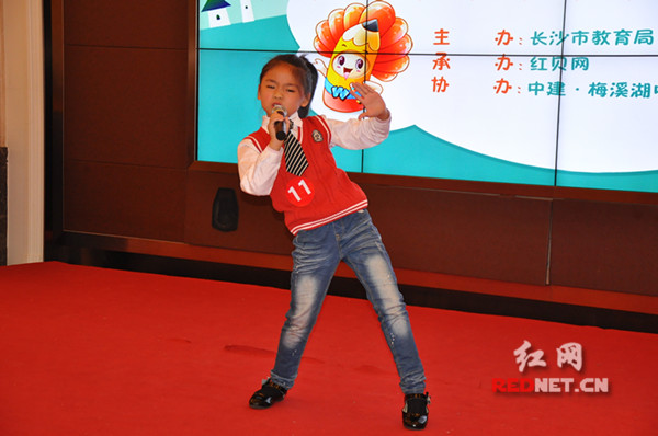 李欣怡凭借精彩的表演获得当日直接晋级资格.