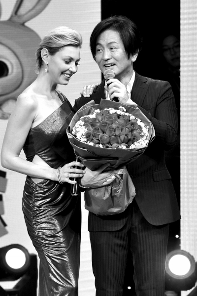 张洪量发单曲爱妻暖心助阵