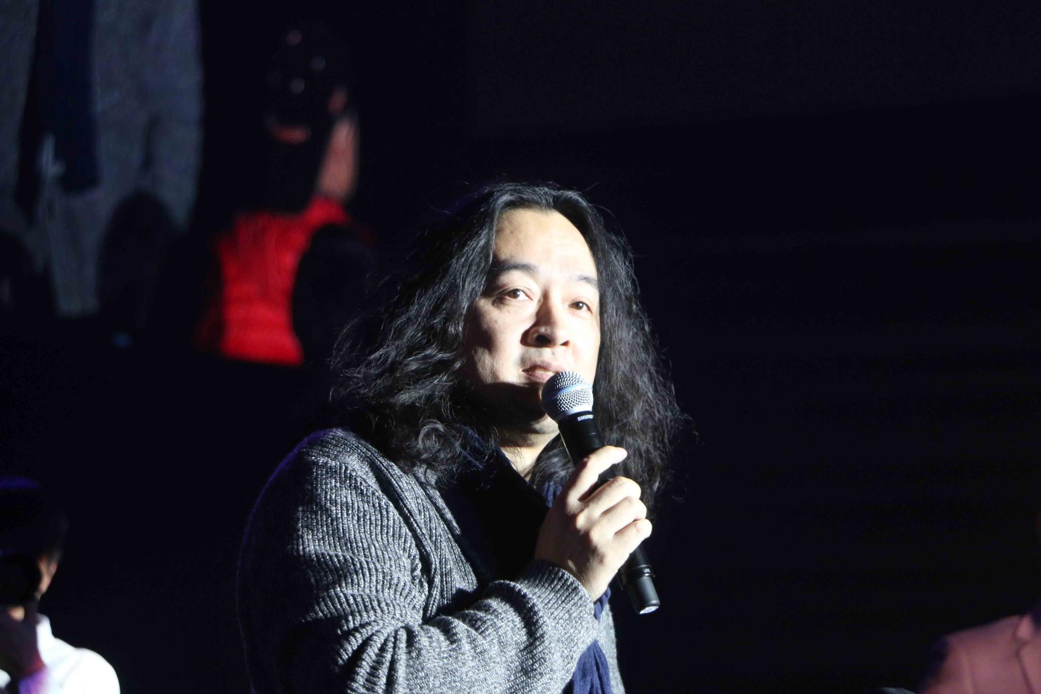 捞仔老师作为评委点评最美和声冠军徐一鸣演唱决赛选手刘祖君演唱决赛