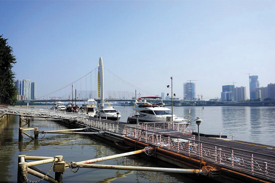 海心沙运动员登陆码头再度沦为私家游艇停泊地_新浪新闻