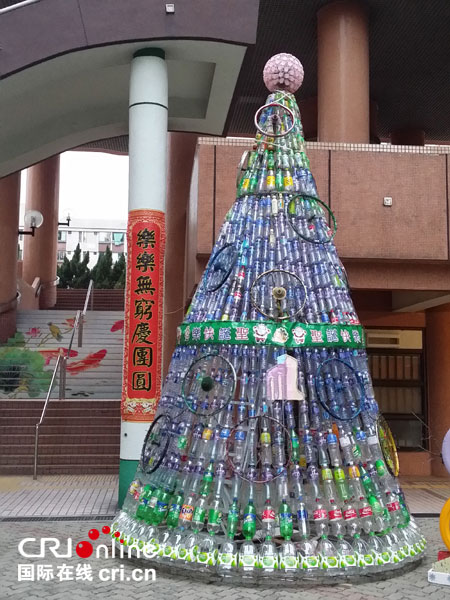 香港别样圣诞树传递环保理念(组图)