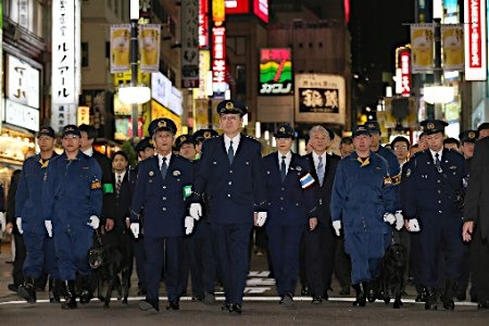 日本启动岁末年初特别警戒 18万警察将出动(图)