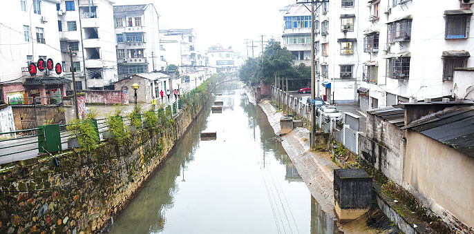 "方竹路居民何星宇表示