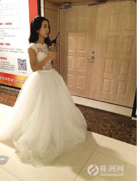 求婚开始前,潘阳在现场指挥 受访者 供图