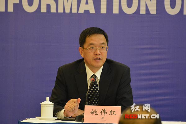 高扬先出席新闻发布会并回答记者提问湖南省公安边防总队总队长林火焱