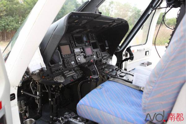 执行首飞的是这架西科斯基s76直升机,有民用版黑鹰之称.