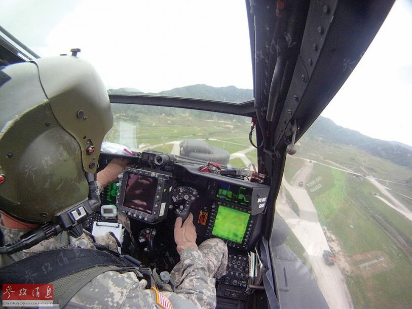 图为ah-64d"长弓阿帕奇"的炮手(副驾驶)座舱,除了左右两块多功能显示