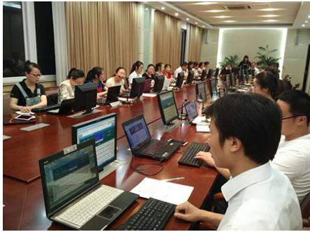 速录员在法院一般承担书记员工作职责,法院对速录员的学历和专业一般