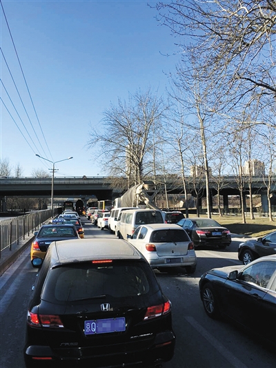 昨日,进入机场高速的北皋入口已经被封闭.新京报记者 郭超 摄