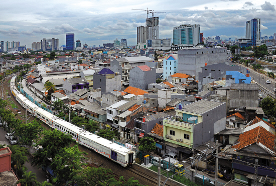 开篇语今天,中国与印度尼西亚合作建设的印尼首都雅加达至万隆高铁工