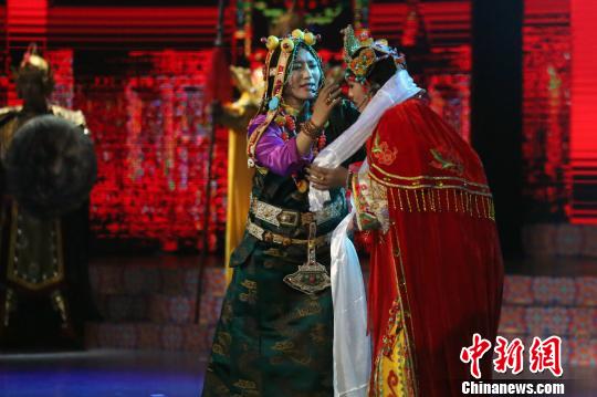 格萨尔王与森姜珠姆王妃嘉洛婚俗歌舞剧首演