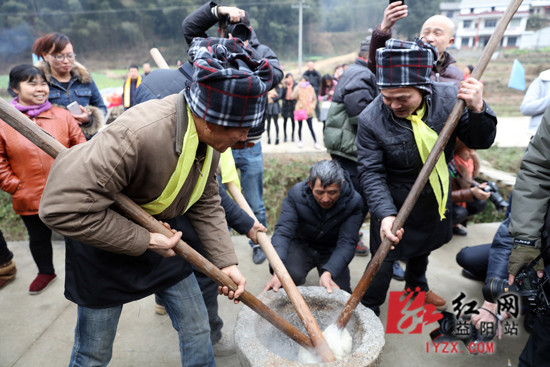 桃江主办首届羞女山印子粑粑节