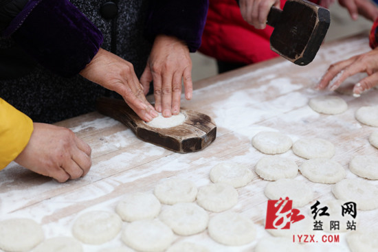 桃江主办首届羞女山印子粑粑节