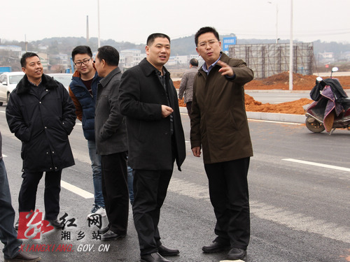 副市长彭建平(右一)出席活动红网湘乡站1月29日讯(分站记者 熊杜泉)1