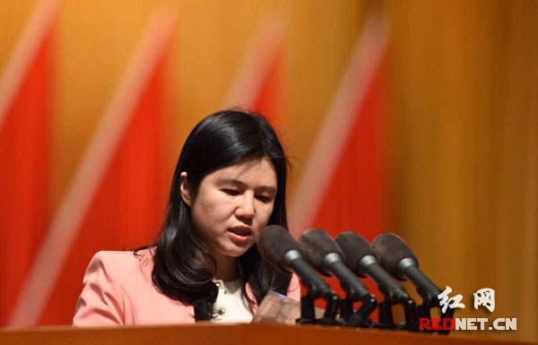 省政协委员冯海燕作《5项务实举措点燃青年创新创业热情》大会发言