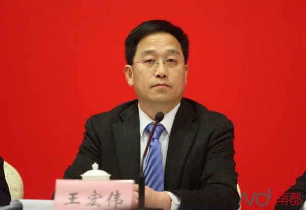 广州住建委副主任王宏伟没有正面回应广州是否取消限购.