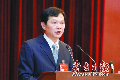 2日上午,清城区区长余国平在清城区第七届人民代表大会第六次会议上作