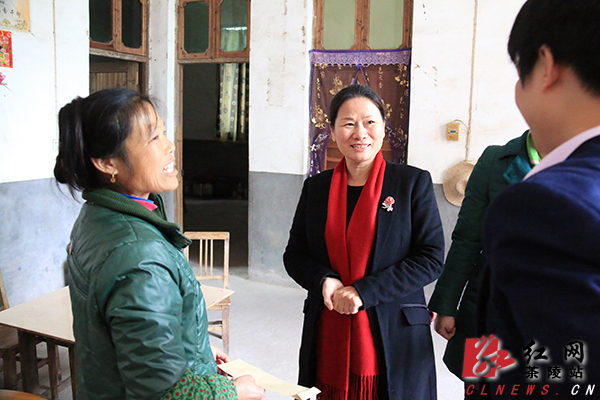 周萍深入茶陵看望慰问乡镇贫困户