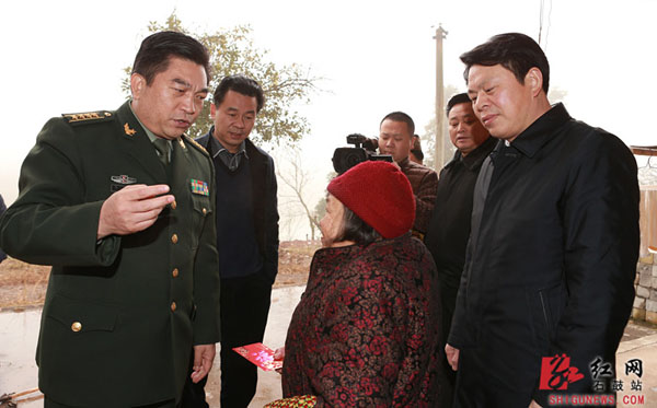 衡阳市委常委廖茂雄走访慰问石鼓区困难群众