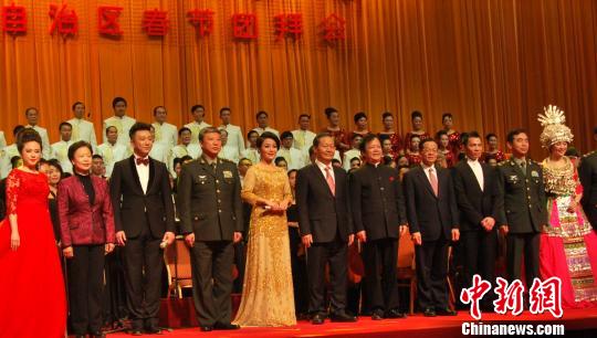 南部战区陆军司令刘小午政委白吕出席2016广西春节团拜