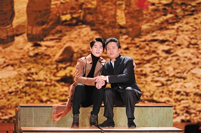 佟铁鑫搭档杨洋的对唱歌曲《父子》.