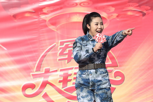 大年初五軍營大拜年超女等演員慰問基層