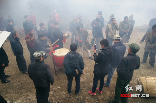 红网芷江2月14日讯(通讯员 赵小斌)为彰显社会主义新农村建设成果